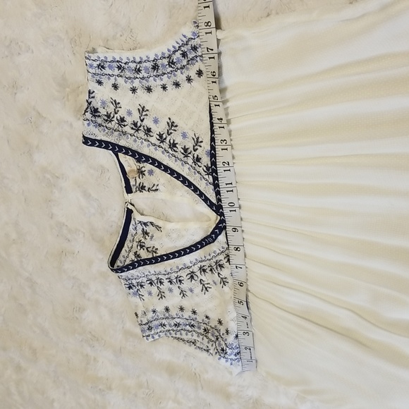 Altar'd State Top Size XS White Boho Embroidered - Picture 7 of 8